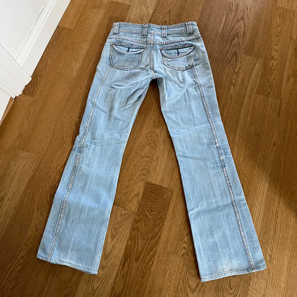Snygga lågmidjade jeans som inte kommer till användning🩷🩷 . Jeans & Byxor.