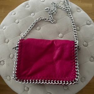 Axelremsväska tiamo - Axelremsväska från Tiamo Nypris 500 kr 