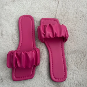 Rosa sandaler  - Aldrig använt 