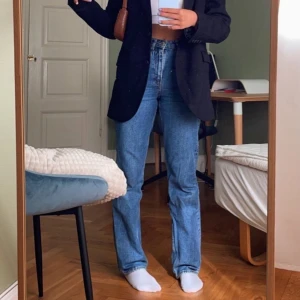 Weekday jeans - Modellen voyage. 