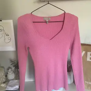 Säljer en rosa långärmad tröja som inte kommer till användning💓💓