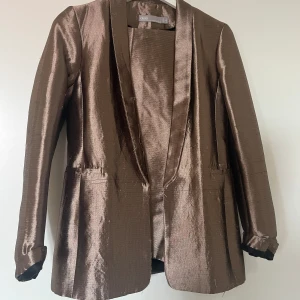 Guldkostym - Guldkostym från asos. I använt skick 