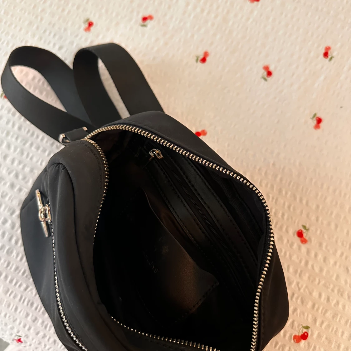 Svart handväska Åhléns  - 92