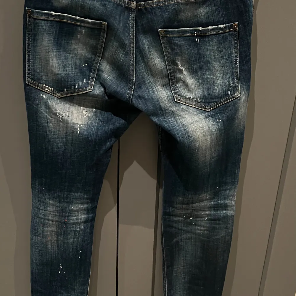 Hej jag säljer mina dsq2 jeans pågrund av att de är små. S . Jeans & Byxor.