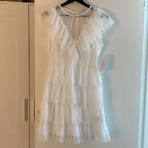 Så fin klänning från bubbleroom, endast provad! Slutsåld säljer endast vid bra pris!