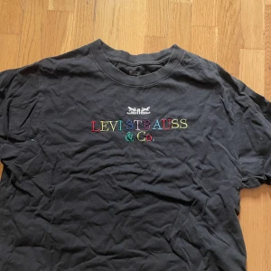 Levis Topp - Levis topp retro, den är inte så vikt har bara haft den i min garderob 