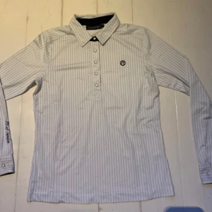 Ridtröja - Ps of sweden Fint skick, använt fåtal gånger Storlek S Blå och vit