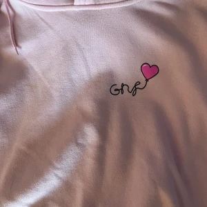Georgenotfound valentine hoodie - Georges egna merch för valentines. Inte använd så mycket så den är i bra kvalitet. 