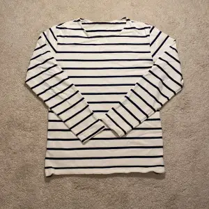 Säljer denna Sailor Stripe tröja som jag tror är köpt ifrån USA. Är i storleken XS men passar nog som en S. Skriv privat för fler frågor ❤️