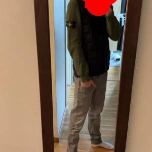 Tjena, säljer min stone island hoodie, använd ungefär 10 gånger och endast under festliga sammanhang. Pris kan diskutera. Mer frågor i DM.