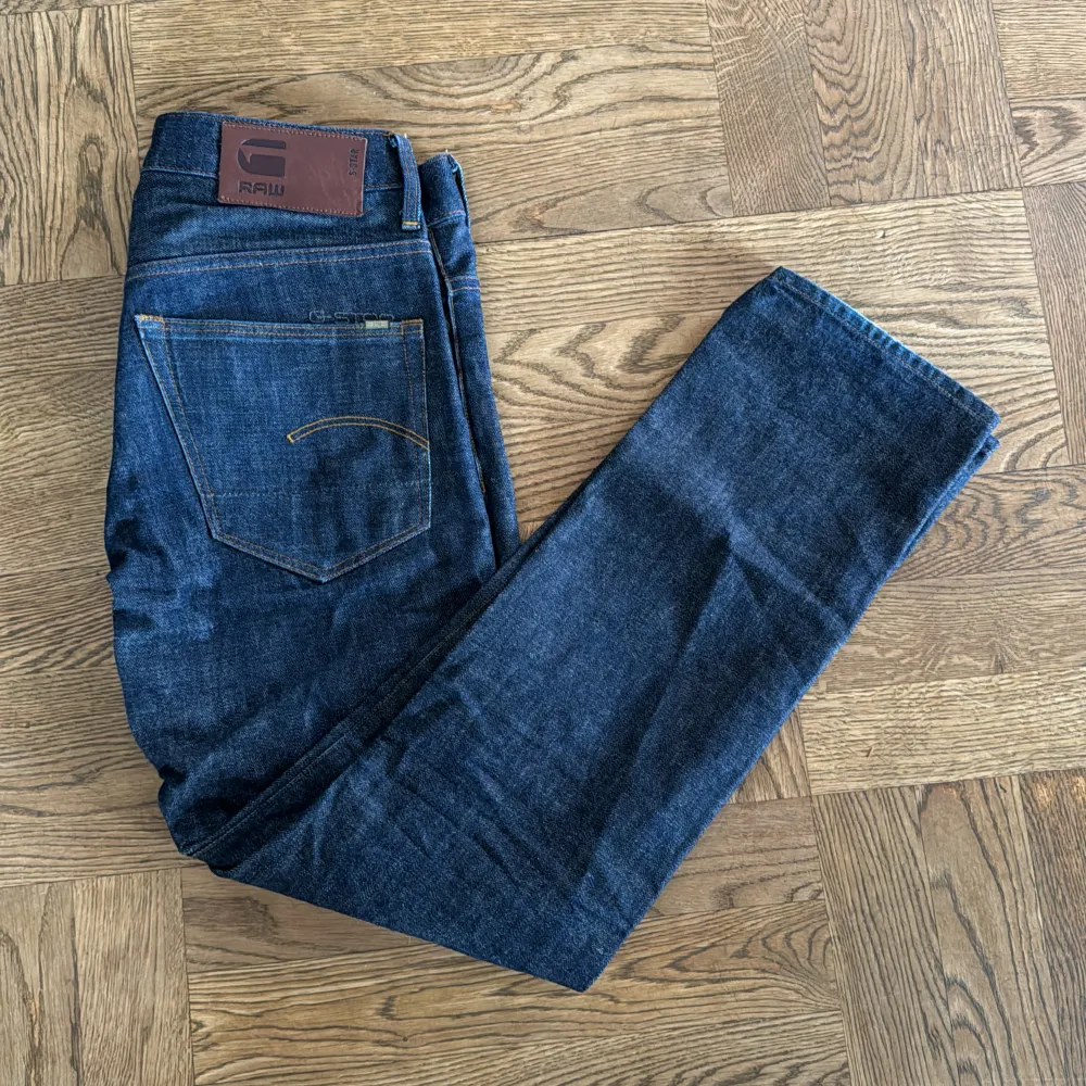 Ett par blåa G-star jeans straight 30 W 32 L, är i bra skick. Jeans & Byxor.