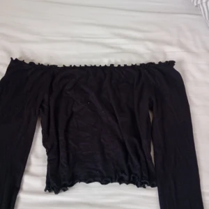 Svart långaramd vroptoo - Fin topp som är lite ribbad 