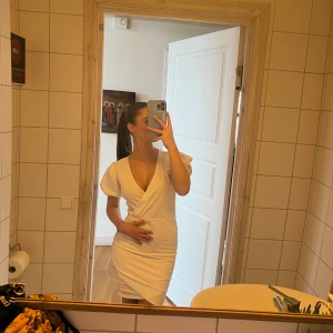 Studentklänning  - Jätte skön och fin studentklänning. Använd en gång !