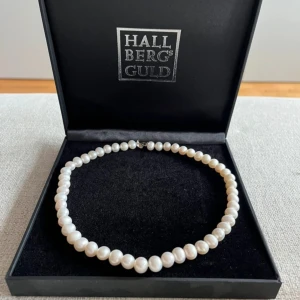Halsband med odlade sötvattenspärlor - Bara använt en gång 