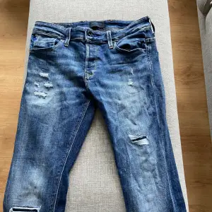 Jeans från Jack n Jones Använd 1 gång Köpt för 800kr Slim fit