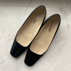 Jill Sander läder skor  - Jill Sander leather square toe skor. Använda men sjukt bra kvalitet. Skriv om du har frågor 