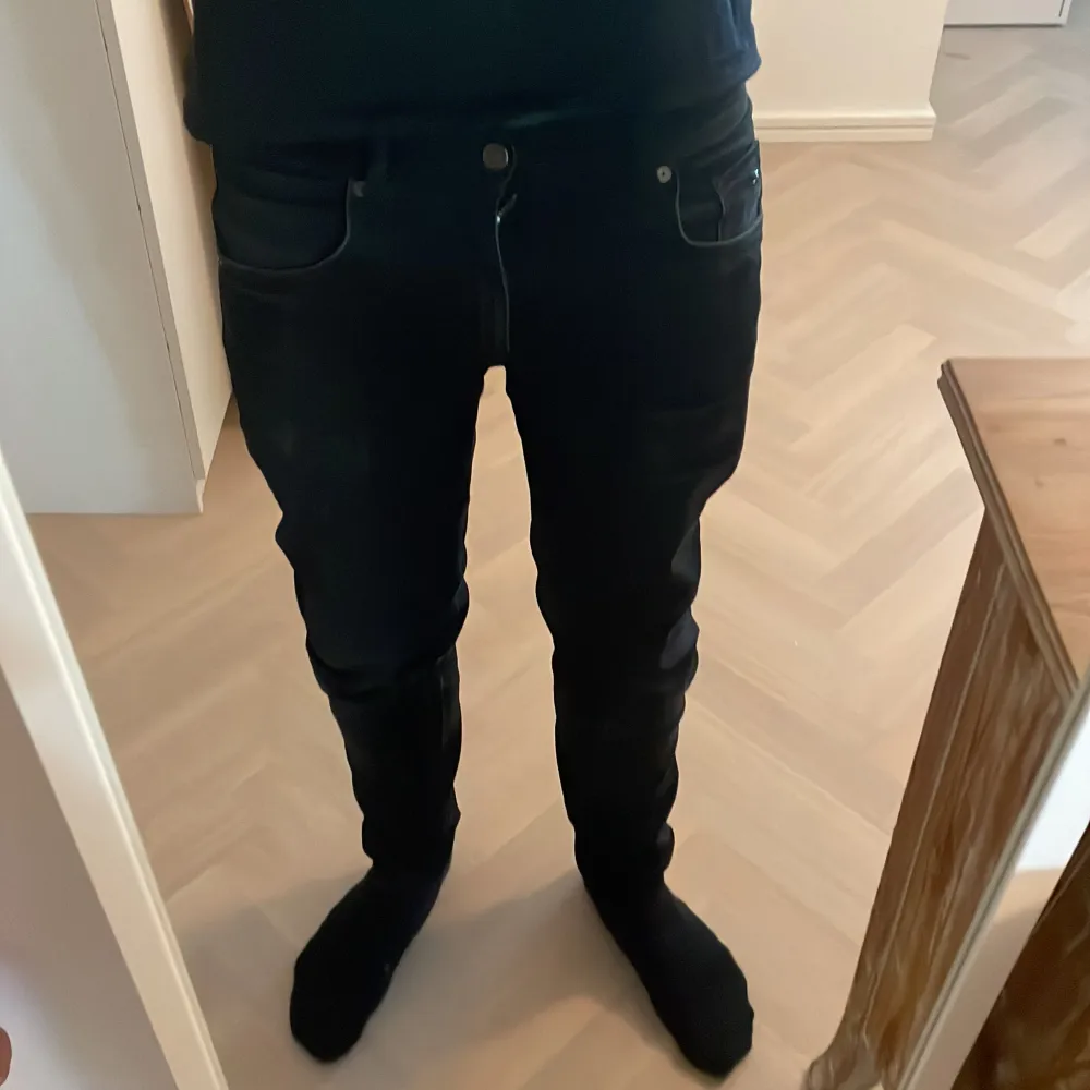 J.Lindbergs jeans svarta, använda men bra skick . Jeans & Byxor.