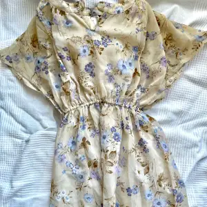 Knälång vintage blommig klänning
