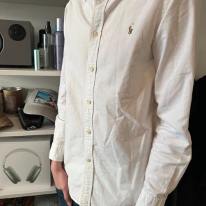 Polo Ralph lauren - Vit Polo skjorta, nyskick. Perfekt till sommaren. Nypris 1500kr.
