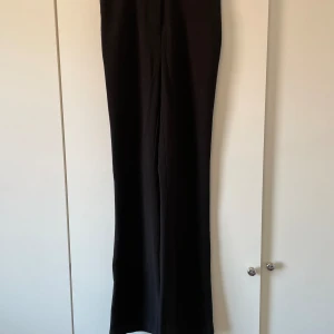 Kostymbyxor  - Säljer dessa kostymbyxor ifrån vinbok då jag inte använder dom längre.