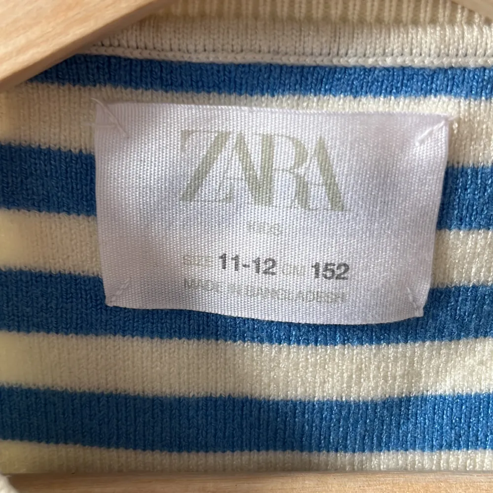 linne från Zara i stl 146-152. använt en gång- jättefint skick PM för fler bilder, pris kan diskuteras. Toppar.