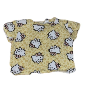 hello kitty babytee - fin tröja från HM, aldrig använt, finns inga defekter eller något sådant, ser likadan ut på baksidan och inget annat speciellt intresserant men de bara o fråga om mer bilder💞