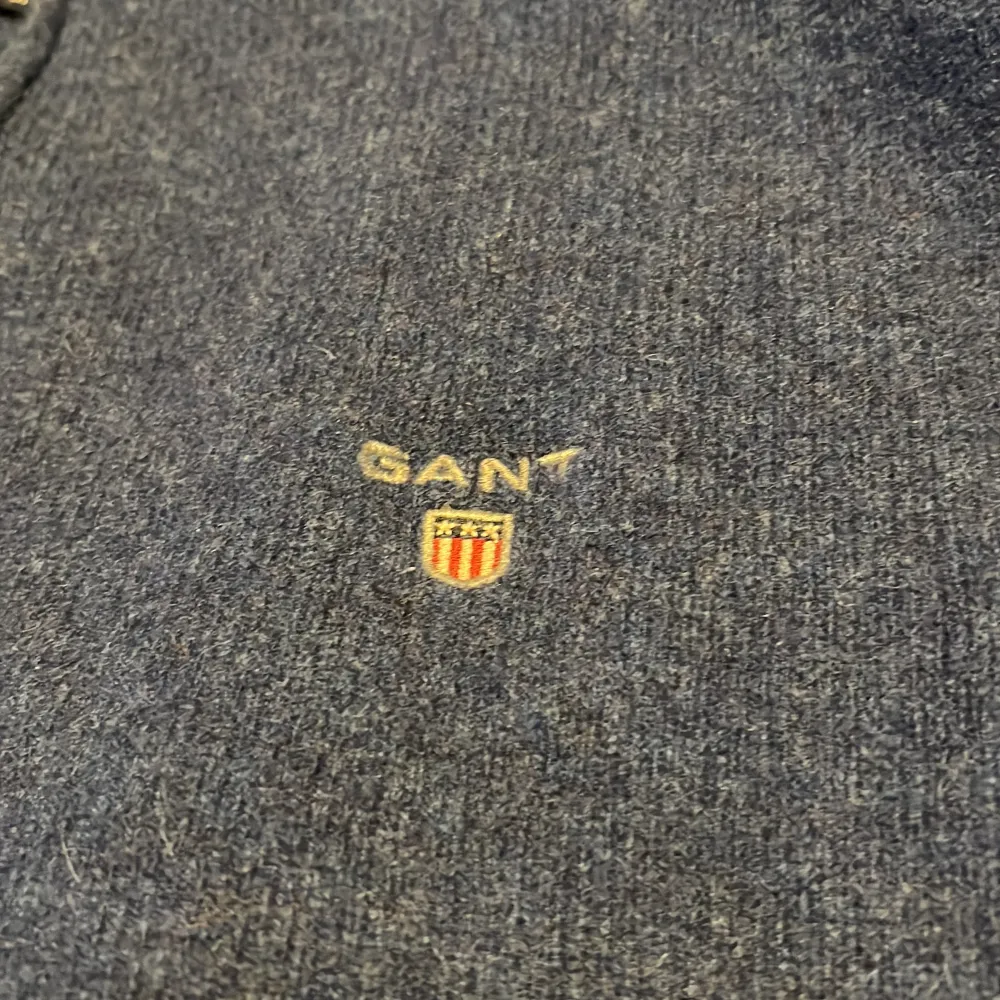 Gant  tröja använd ett par gånger. Inga skavanker storlek m vid frågor kontakta mig. Tröjor & Koftor.