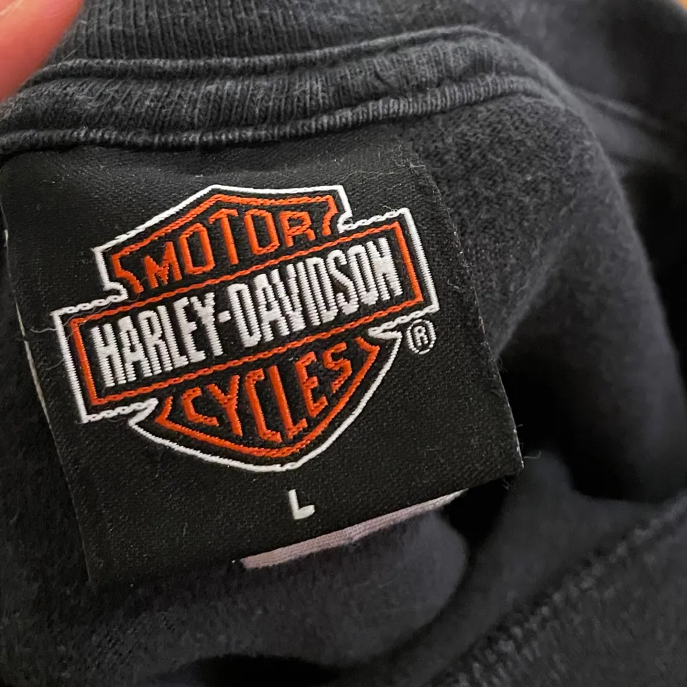 Säljer min Harley Davidson tshirt då den inte kommit till så mycket användning det senaste! . T-shirts.