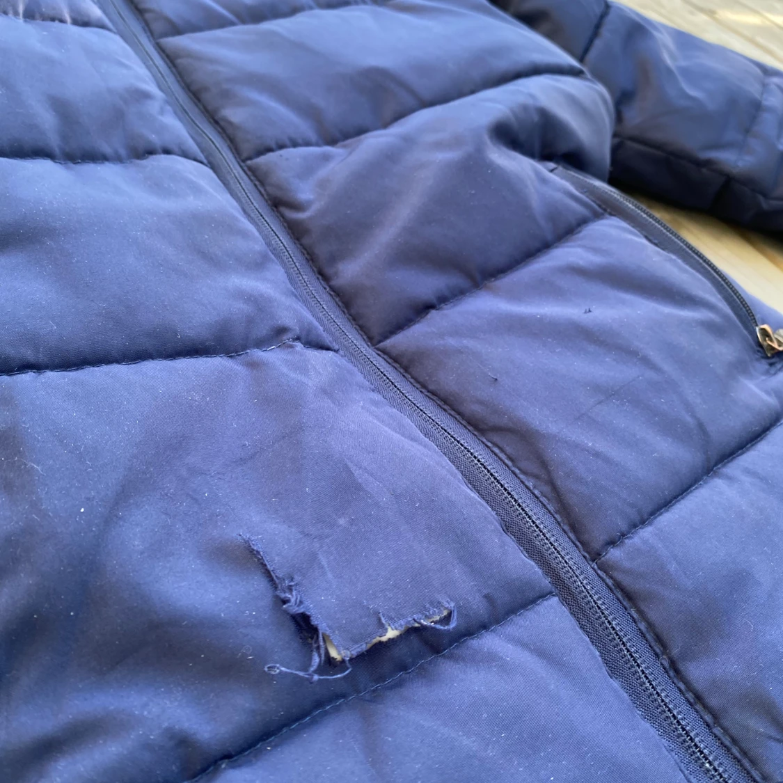 Säljer en blå Lyle&scott dunjacka då den ej används längre  - 91