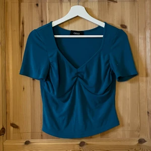 Crop top - Jätte bekväm crop top. Sjukt mjukt tyg. Använd nån enstaka gång