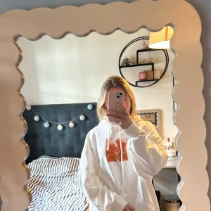 Oversized hoodie  - Cool oversized hoodie som inte kommer till användning! 🧡Använd ca 1 gång och inga tecken på användning! 
