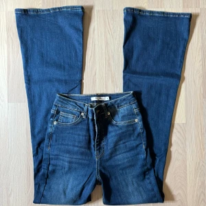Bootcut jeans - Säljer dessa fina jeans från Na-kd🩵🩵🩵🩵