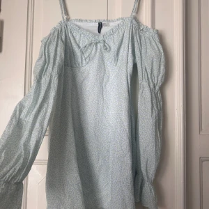 Sommarklänning - Kort sommarklänning, aldrig använd.