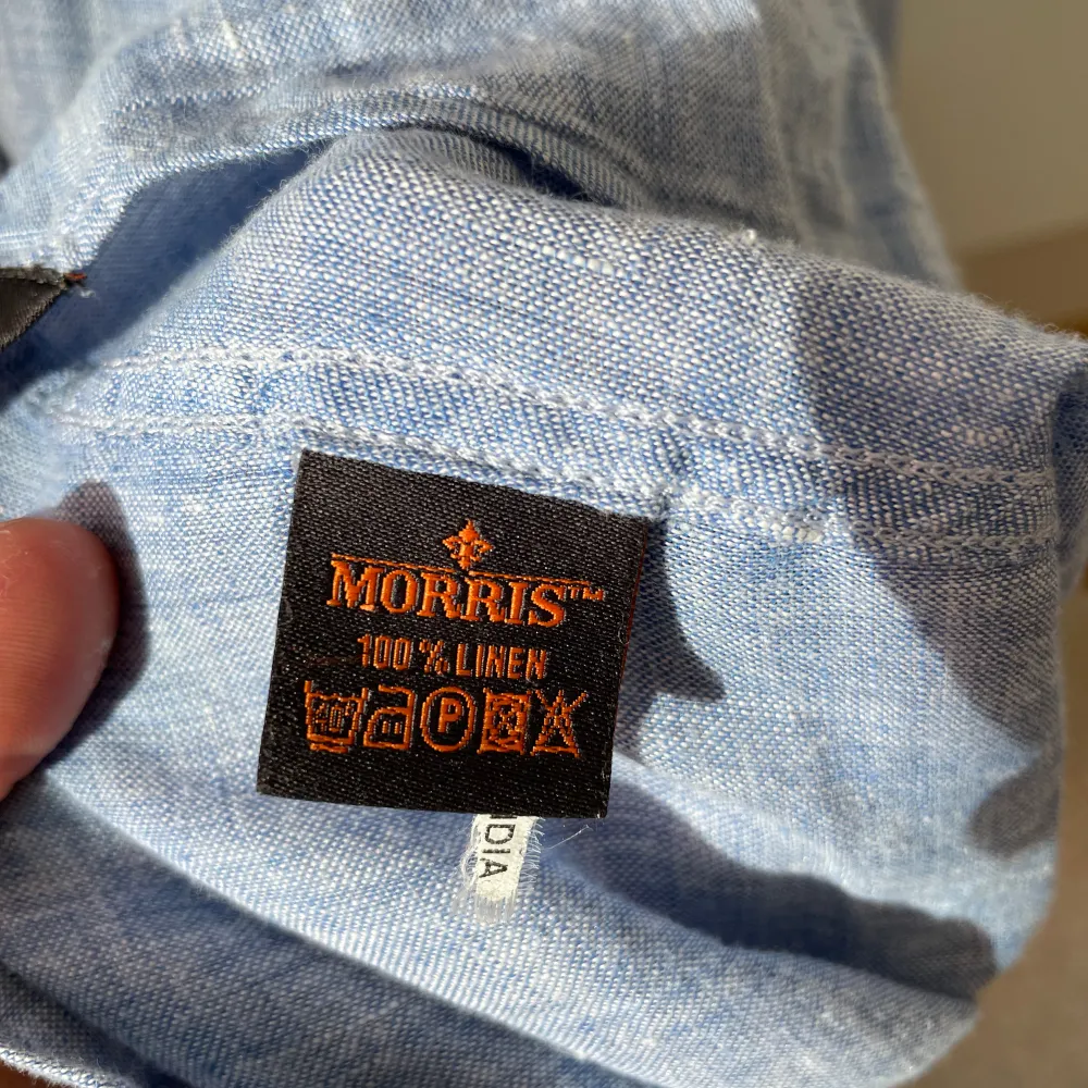 Morris Linneskjorta i 100% linne. I mycket fint skick! . Skjortor.