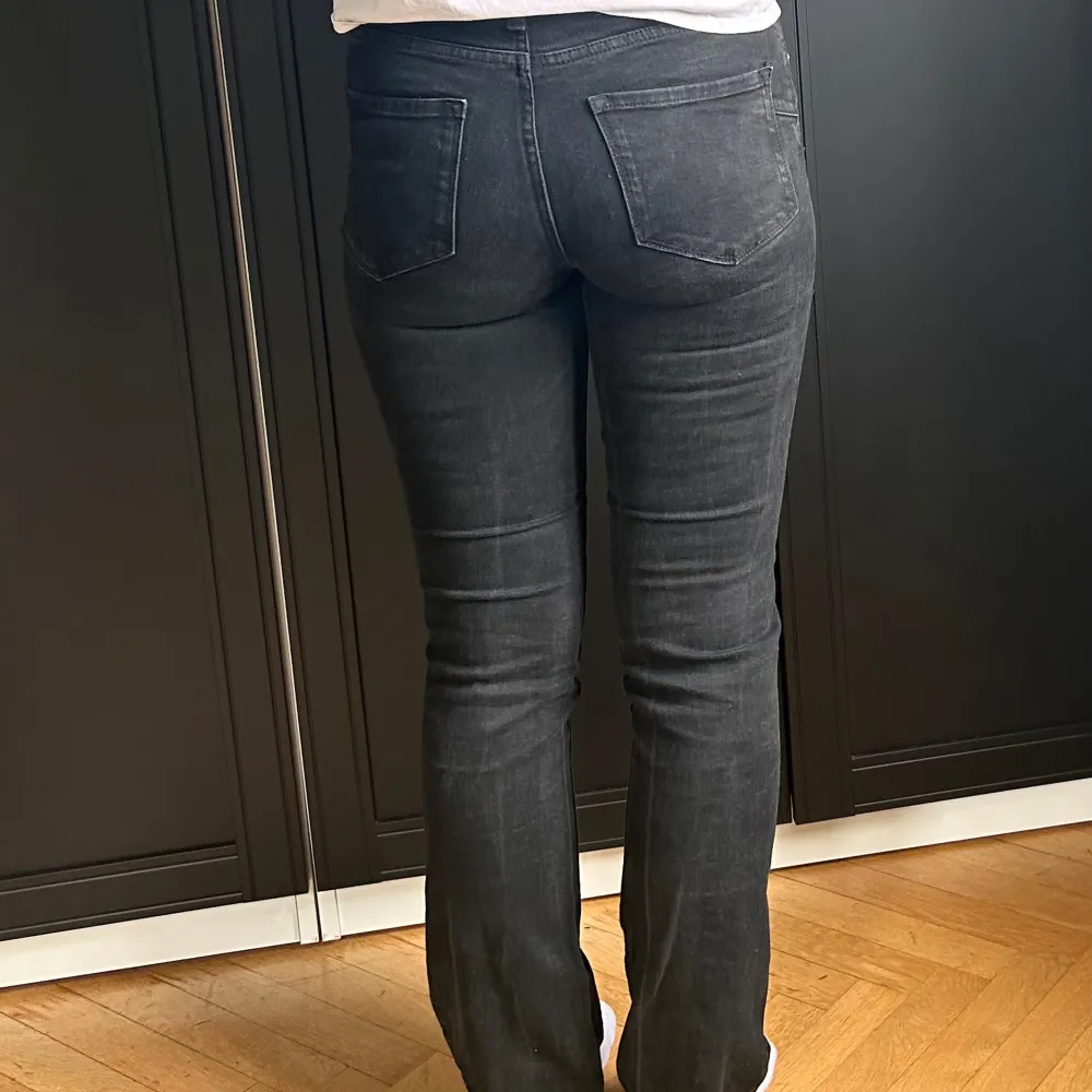 Bootcut jeans från zara i storlek 36💕. Jeans & Byxor.