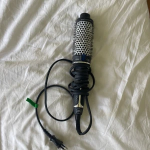 Värmeborste från obh nordica  - Värmeborste endast testad några gånger. Mycket bra skick 