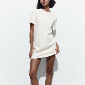 Kort klänning  - Jättefin klänning i storlek S aldrig använd med prislapp🤍slutsåld på hemsidan🤍