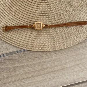 Kronan lyx - Gammal dam klocka från märket kronan lyx. Den är i väldigt fint skick och används fåtal gånger. Tveka inte att fråga vid funderingar. 