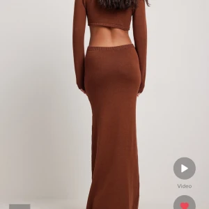 Klänning nakd - Superfin klänning från nakd. Ser ut som ett sett bakifrån. Använt ca 2 gånger fint skick. Slutsåld på hemsidan. Nypris 899. Storlek 38 passar small.