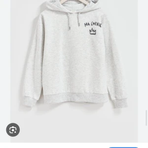 Ma cherie hoodie!💓💓 - Hejj! Ja säljer då denna superfina hoddien från Gina Young för den inte kommer till användning💓 Den är princip ny skick då den använd 1-2 gånger! Skriv privat för bilder på! Fraktkostnad står kunden för!💘
