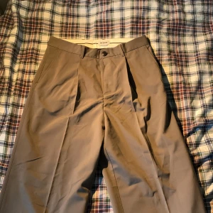 Baggy kostymbyxot - Använda en gång  Nyskick Skriv för bilder 