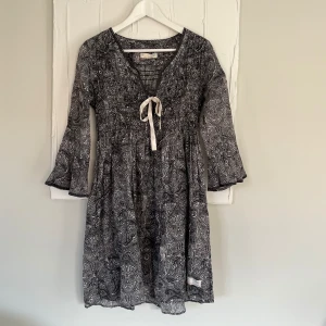 Odd Molly klänning - Såå fin klänning från Odd Molly i storlek 1, motsvarar typ S. Fint skick. Älskar den, säljer bara vid bra bud 🩷