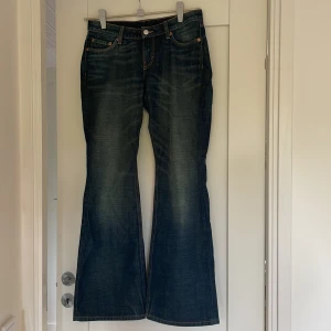 Weekday jeans - Snygga lågmidjade bootcut jeans från weekday💗 bra skick! Nypris: 590kr