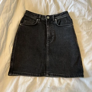 Jeanskjol - Jeanskjol från Zara i fint skick💕