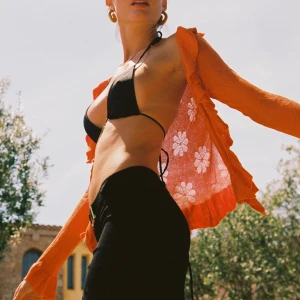 Astra Resort ny med tags  - Tyvärr fel storlek för mig men så fin med glitter trådar! Helt ny 🌸