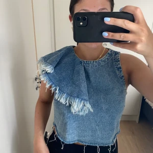 Jeans topp med volang  - Snygg jeanstopp