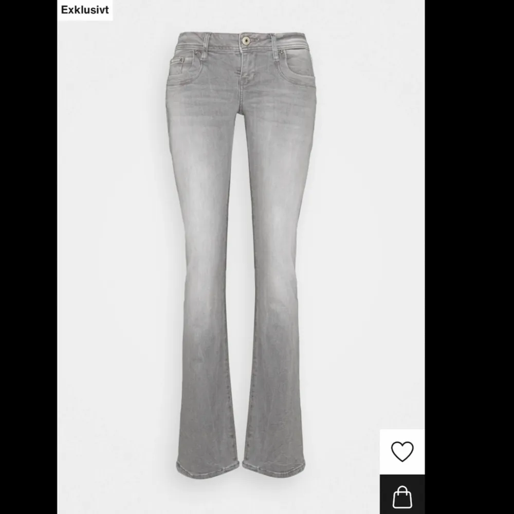 Low waist bootcut jeans i färgen Freya undamaged wash. Ltb jeans som är köpta från Zalando för 949 kronor. Storleken är 27x30 och den är i bra skick och är knappast använda. Priset kan diskuteras och skriv till mig för fler bilder på jeansen!. Jeans & Byxor.