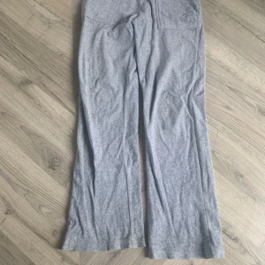 Hej jag säljer ett par jätte sköna byxor!🫶🏼 - Fina