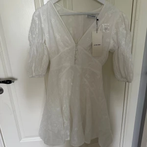 Klänning från adoore  - Jätte fina eftertraktade klänningen från adoore. Aldrig använd! 