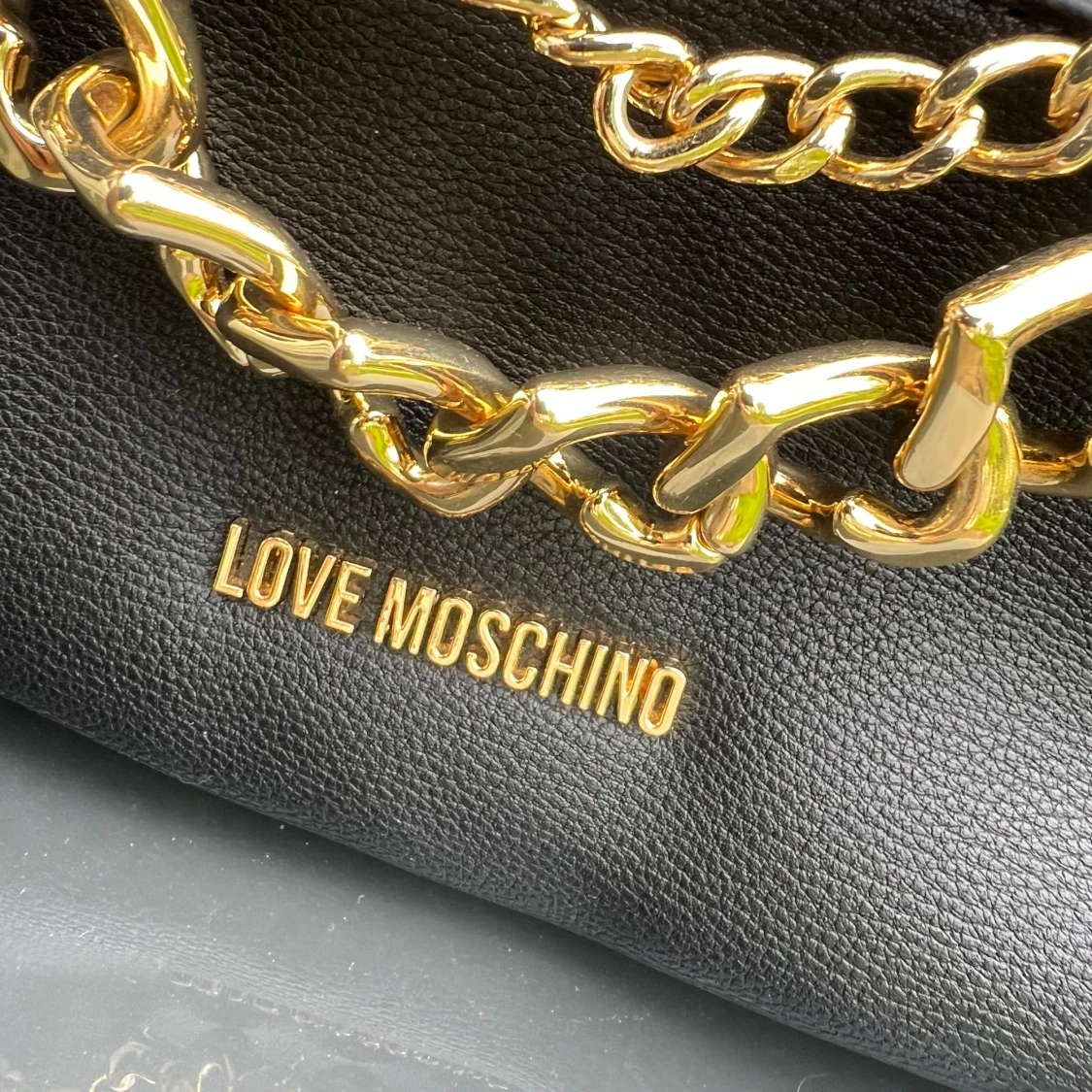 Moschino väska  - 90